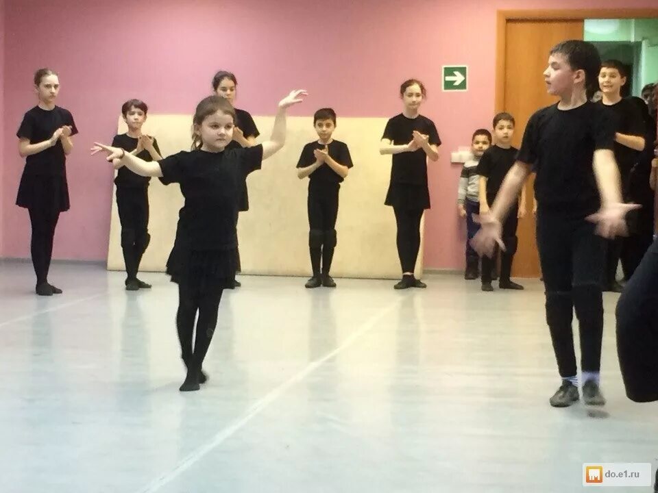Школа кавказских танцев в москве. Школа кавказских танцев lezginka. Школа танцев лезгинки москва. Школы на кавказе. Кавказ лэнд школа танцев.