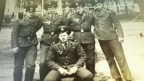 Buguruslanlik pornografik sportchi Nastya besh yigit tomonidan sikiladi.