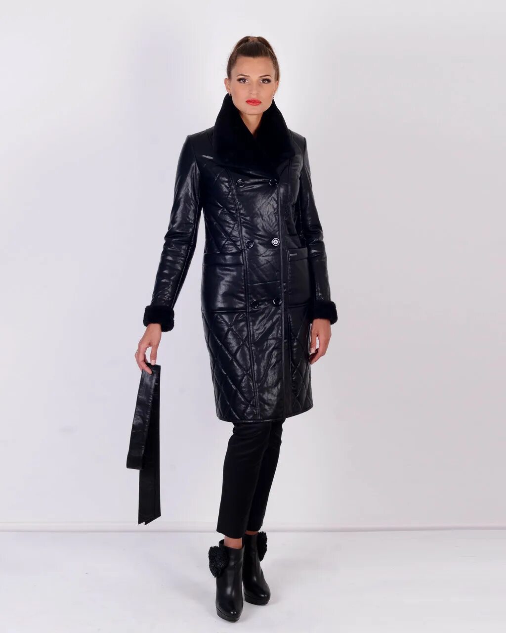 пуховик из экокожи с чернобуркой зима. зимнее пальто из экокожи. пуховики из экокожи женские зимние 2022. Zarina пальто из экокожи. зарина пальто экокожа.