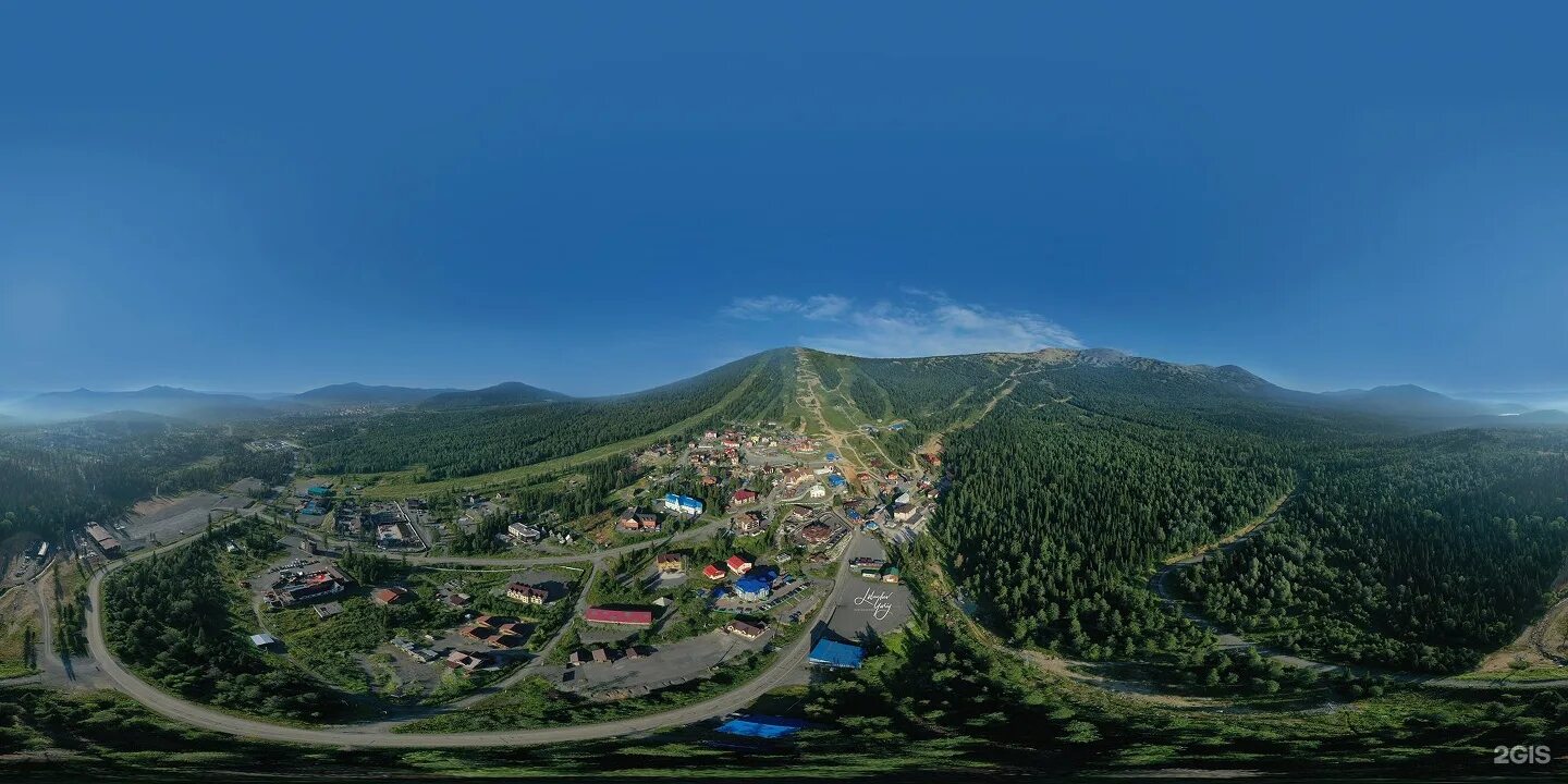 Деревня воздух шерегеш. Гора зеленая шерегеш летом. шерегеш горы лето. аэросъемка шерегеш.