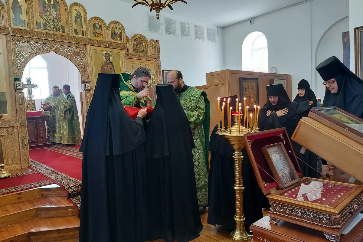 Храм киево печерских отцов в черемушках расписание. Свято Духовский скит Иверского монастыря. Киево-Печерская Лавра. Киево-Печерская Лавра настоятель.