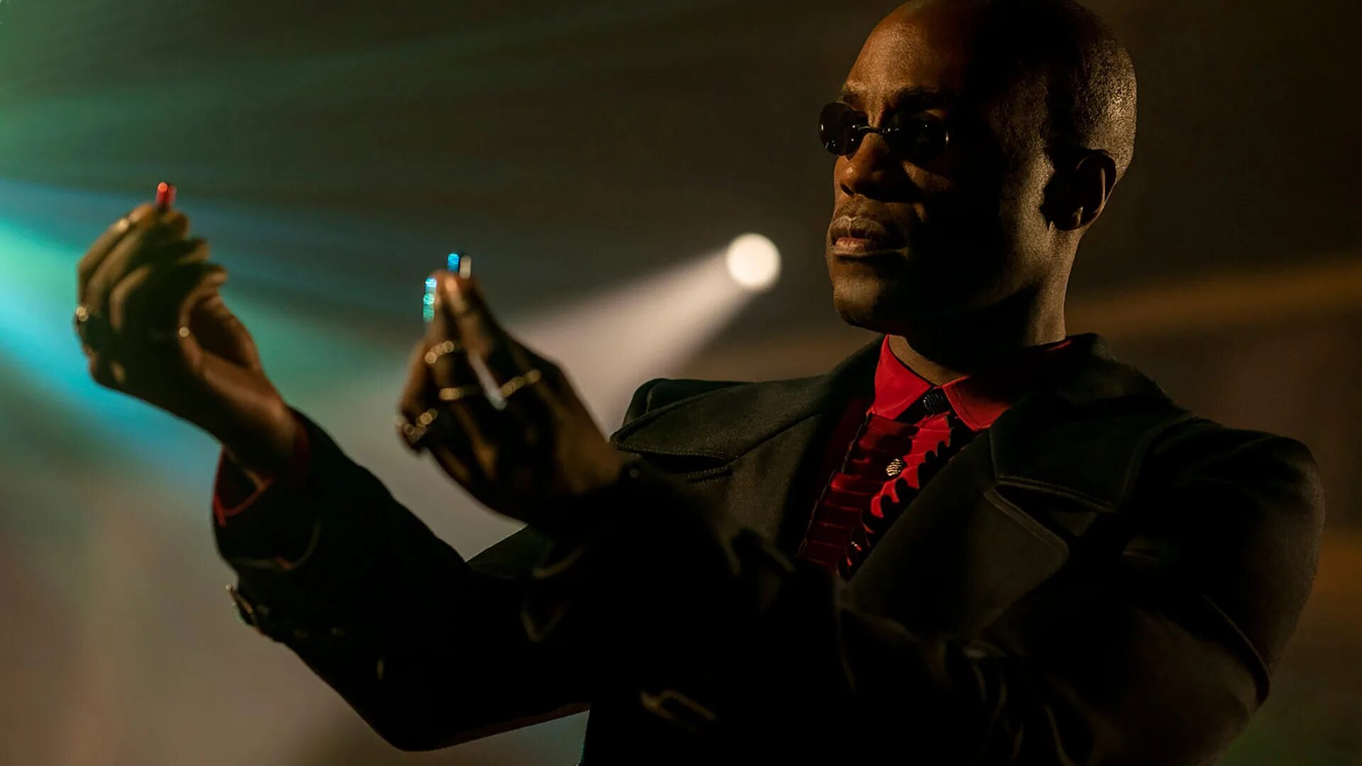 Морфеус матрица 2021. Матрица 4 фильм 2021. Киану ривз нео матрица. Матрица воскрешение 2021 кадры. Нео матрица 2021.