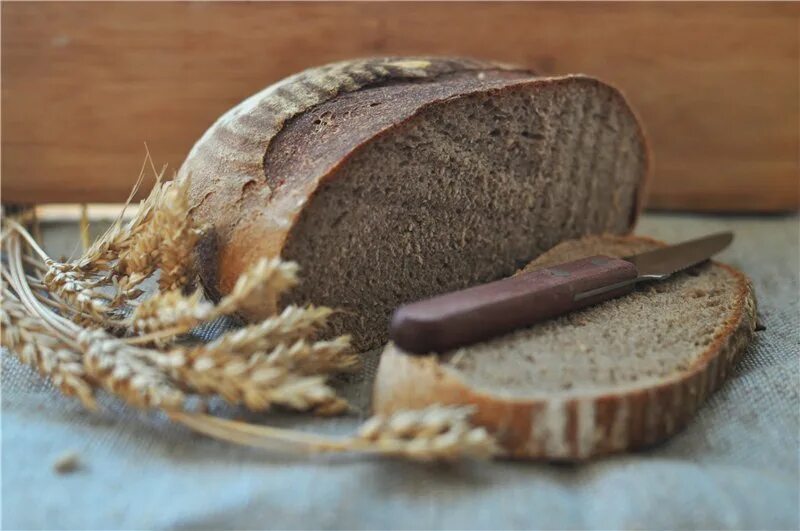 Хлеб пшеничный деревенский 520гр. Ржаной каравай. Хлеб бездрожжевой каравай кубани. Хлеб ротенберг ржаной глобус. Хлебобулочные изделия и мука.