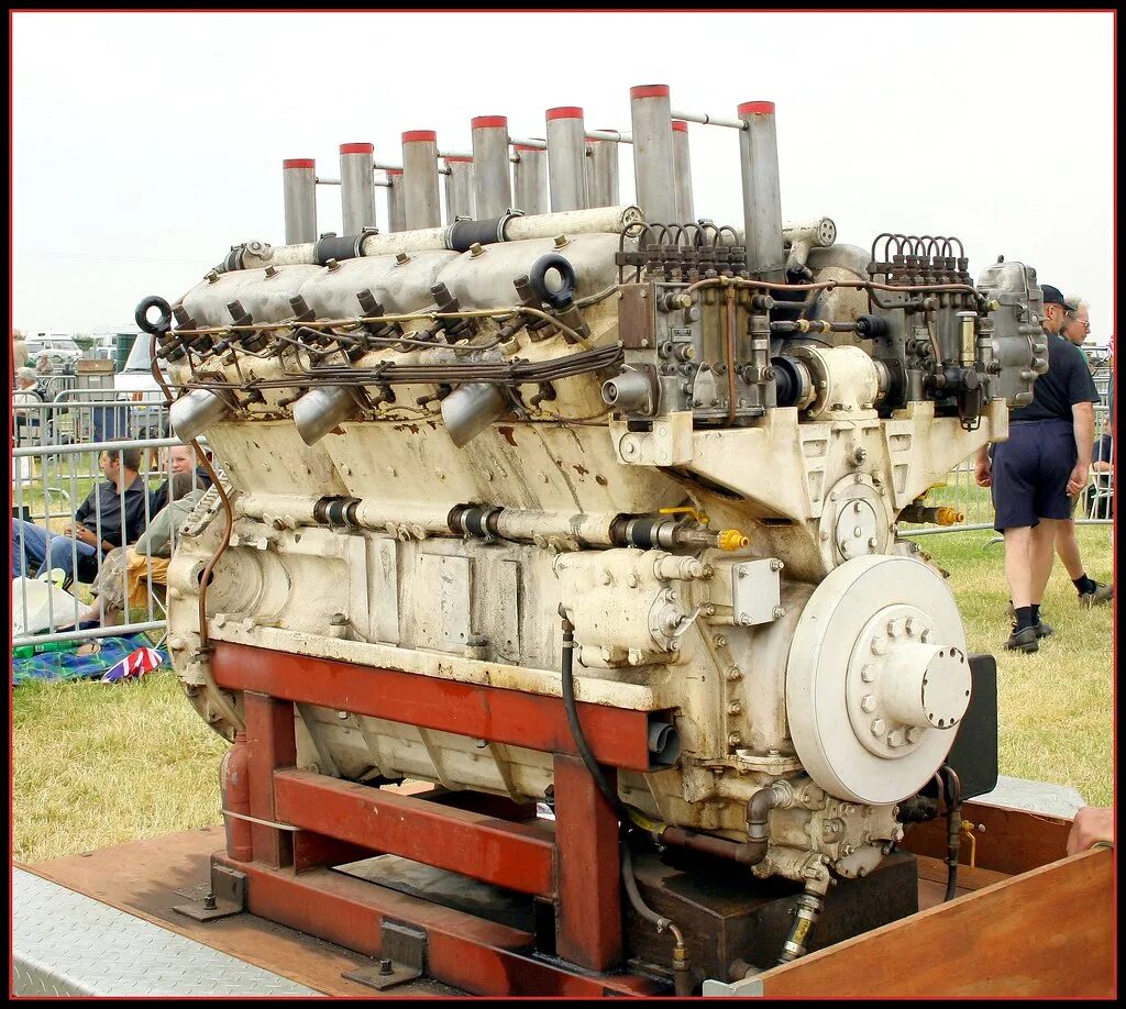 Дизель в12. Дизельный двигатель 1д12бмс1. V12 дизель. Maybach v12 двигатель. Двигатель тайгер