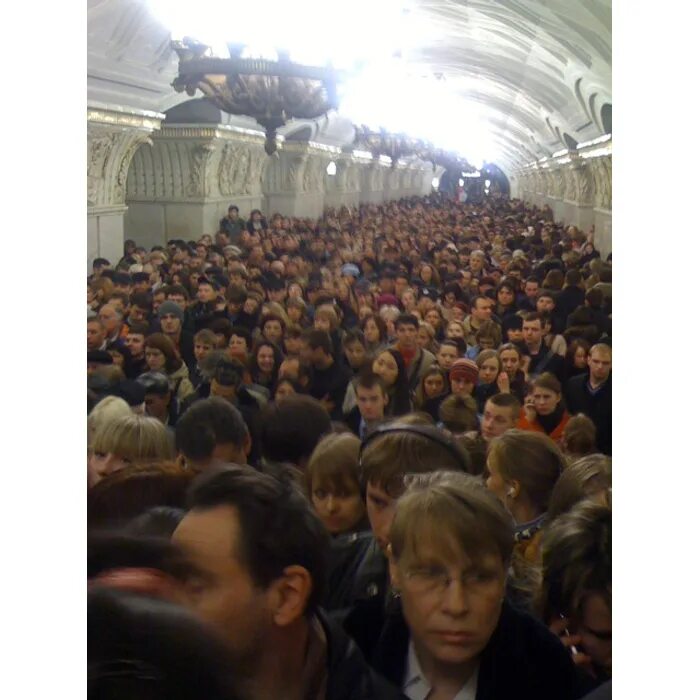 Теракт в метро парк культуры. Теракт в Московском метро 2010 парк культуры. Теракт в метро Лубянка и парк культуры. Взрыв в метро парк культуры. Теракт в Московском метро парк культуры.