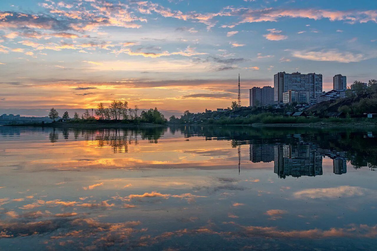 Река Ангара Иркутск. Иркутск Ангара. Ангара в городе Иркутск. Река Иркут Иркутск набережная.