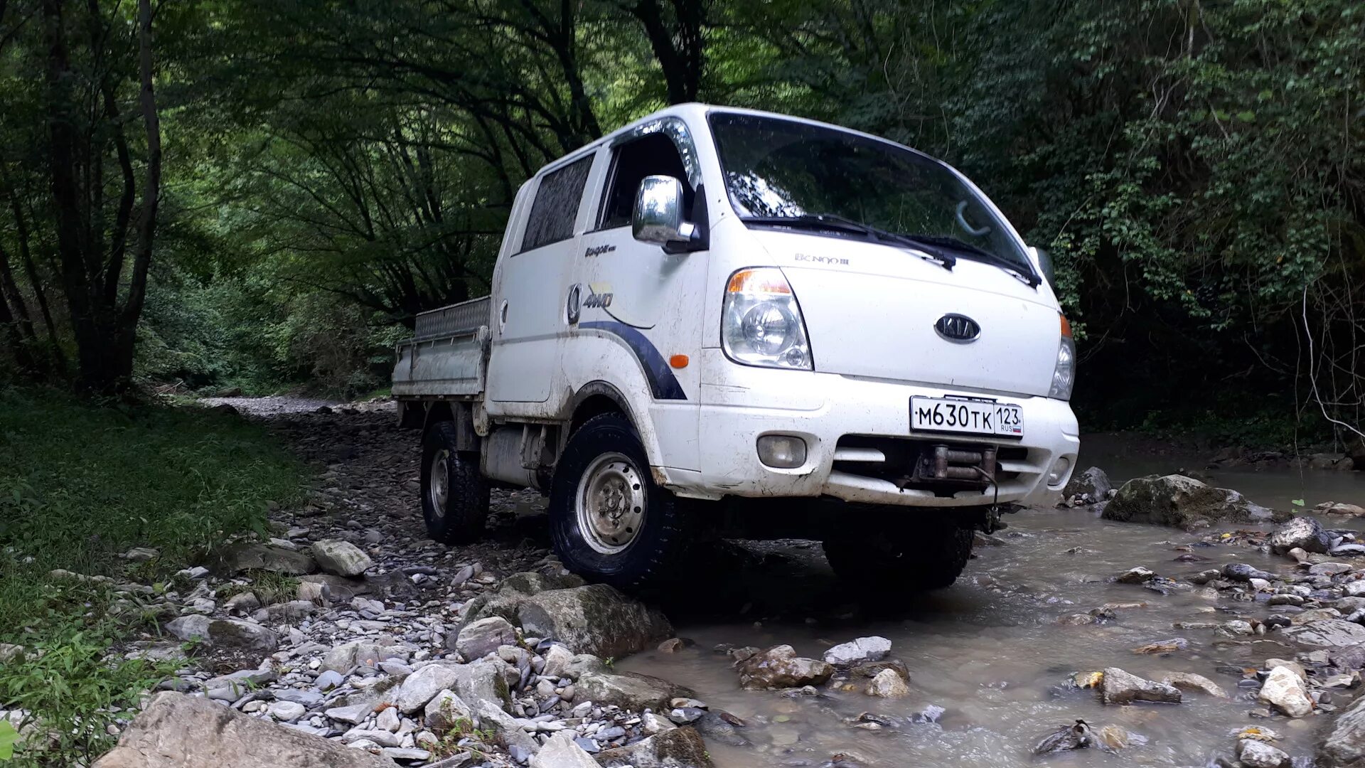 Дром хабаровский грузовики. Kia Bongo 2. Kia Bongo 4. Кия Бонго 4х4. Kia Bongo 4x4.