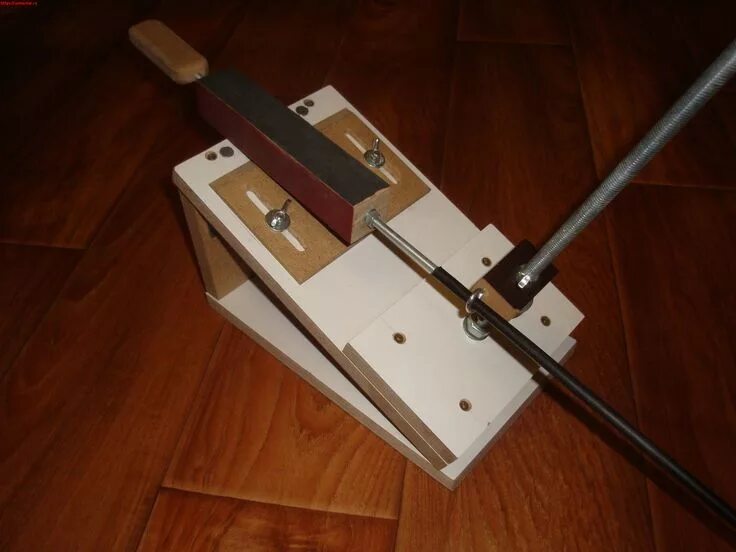 Точилки калибр для производства нагеля. Как самому сделать типа. Акб самодельная. Поделки из ламината своими руками. Как самому сделать типа.