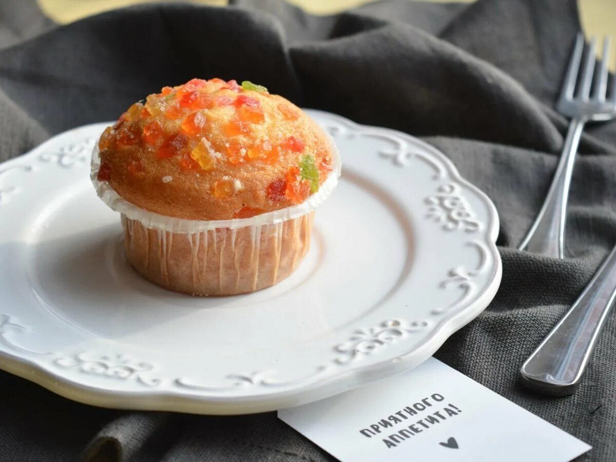 Маффины с цукатами. Маффины с цукатами кумкват. маффины с икрой. кекс мини с цукатами.