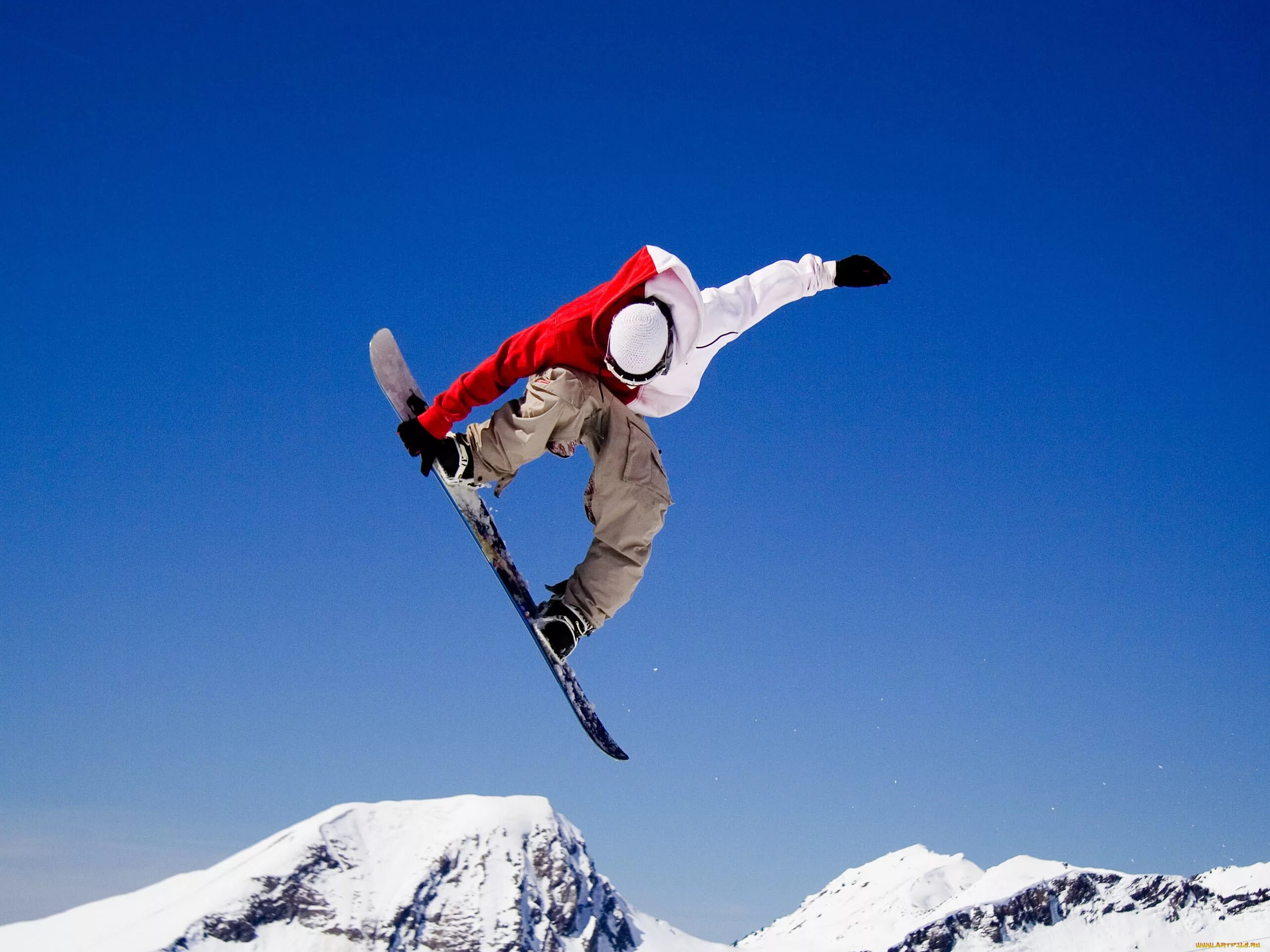 Фристайл сноуборд. Зимний спорт. Сноубординг-экстремальный вид спорта. Трюки на сноуборде. Go snowboarding
