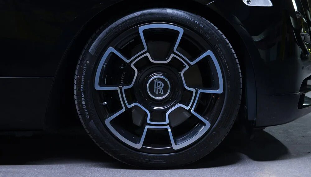 Колеса phantom. Диаметр шин rolls royce wraith. Колесо от роллс ройс. Диски rolls royce r17. Li 9 колеса роллс ройс.