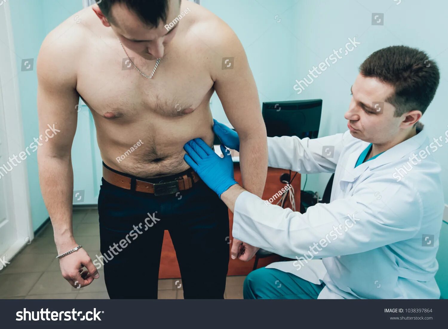 Как называется мужской врач по мужским органам. Врач осматривает мужчину. Обследование мужчин. Мужской доктор уролог.