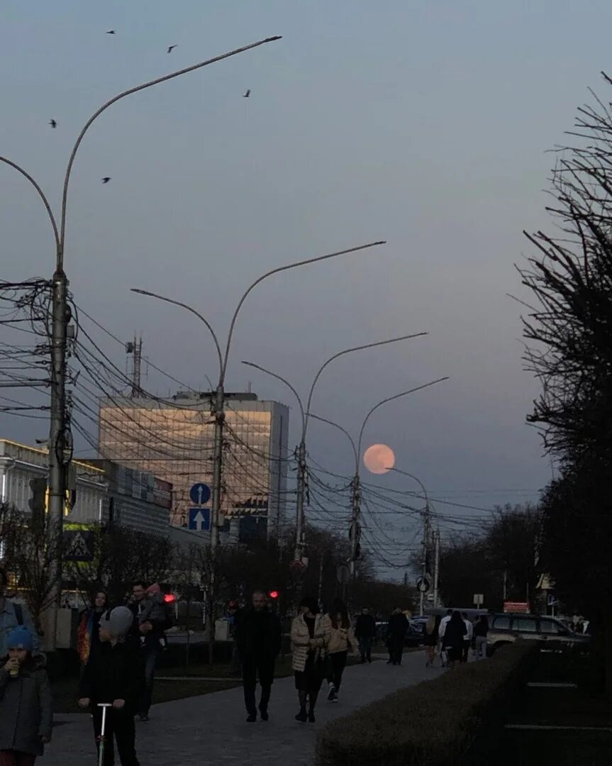 Луна ставрополь. Суперлуние. Де луна ставрополь ресторан. Луна дашестан. Полнолуние фото.