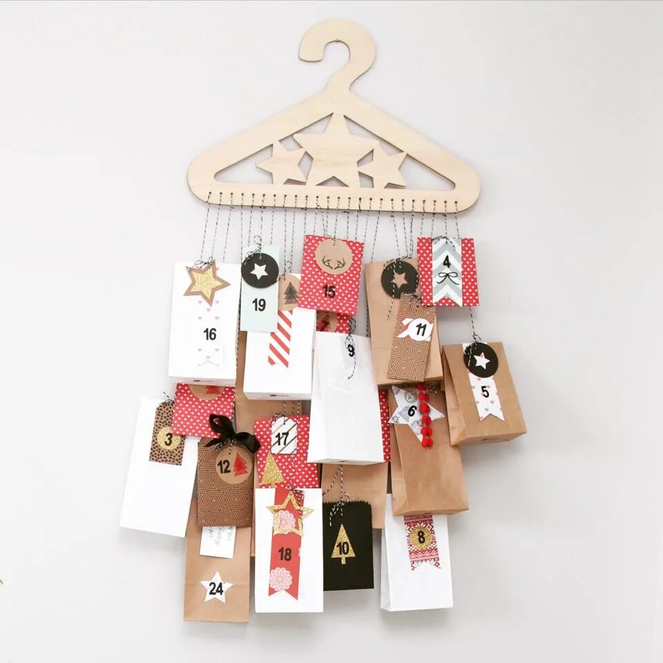 Адвент календарь holly polly. Адвент из коробочек. адвент для самых маленьких. адвент на вешалке. органайзер для адвент календаря.