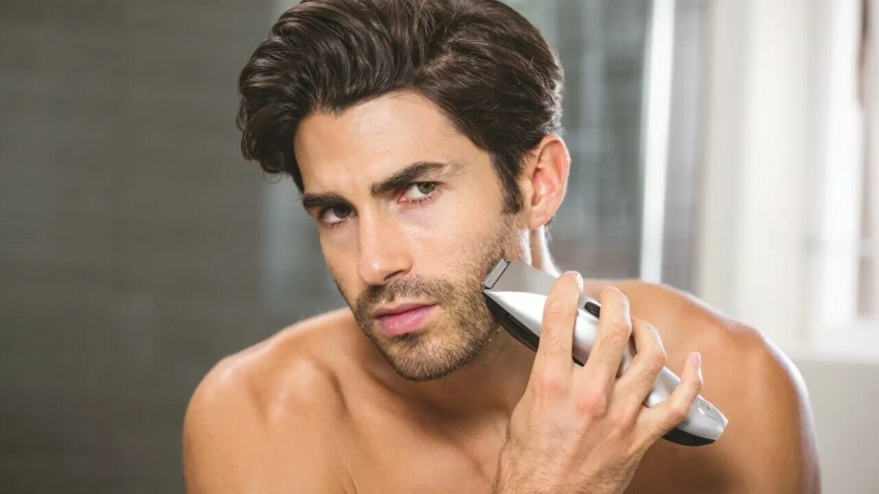 Men s Grooming. Красивые восточные мужчины. Мужчина бреется фото. Большой актер с черными волосами и щетиной. Что значит бреет