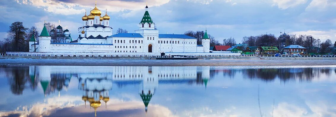 Ипатьевский монастырь Ярославль. Ипатьевский монастырь панорама. Кострома город. Кострома панорама.