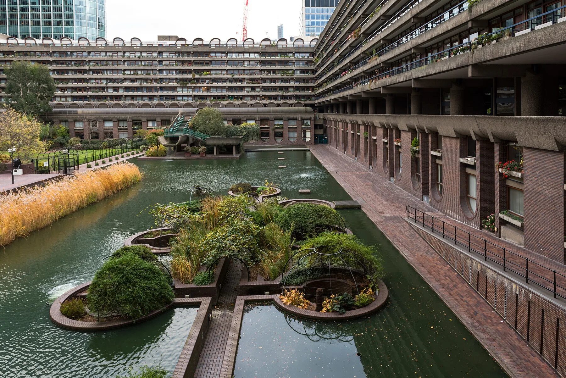 Центр искусств барбикан. Барбикан форт. Barbican london 1980. Солодовый напиток барбикан. Комплекс барбикан.