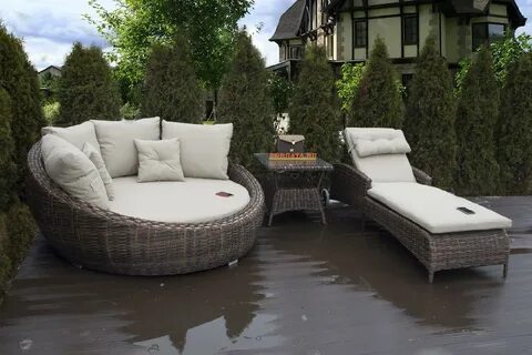 Стол из искусственного ротанга