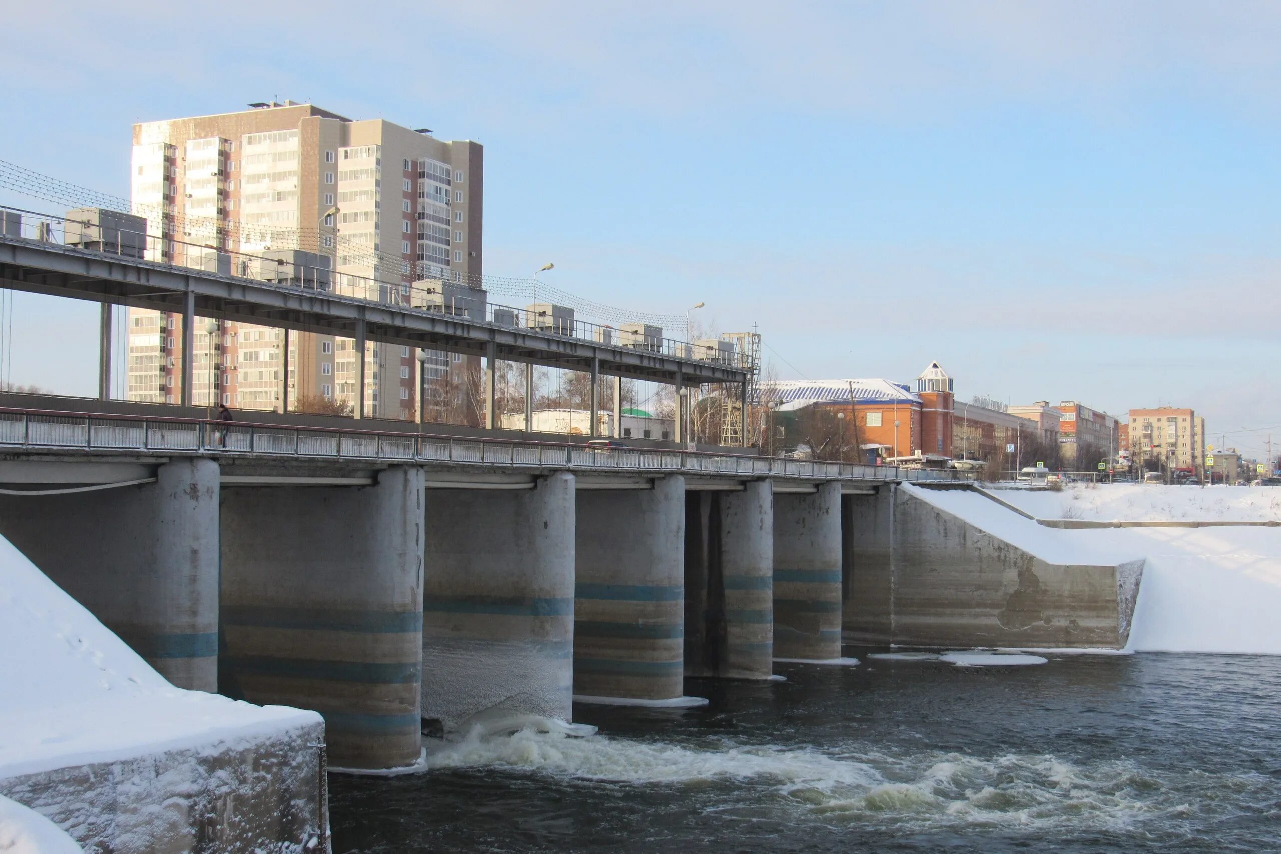 Уровень тобола в городе кургане. Река тобол курган. река тобол курганская область. речка тобол в кургане. набережная реки тобол в кургане.