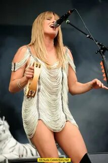 Grace Potter shows some skin on th stage