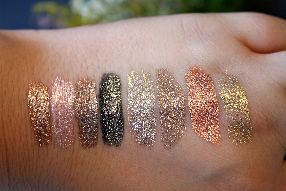 Жидкие тени купить. Stila glitter глиттер. Bodyography glitter Pigment свотчи. Тени Liquid Eyeshadow. Шиммер и глиттер.