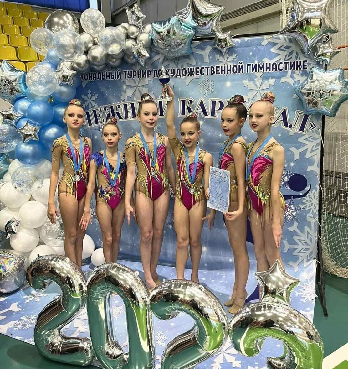 В чемпионате по гимнастике участвуют 30 спортсменов. Центр художественной гимнастики. девочки гимнастки. художественная гимнастика девушки. турниры по гимнастике.