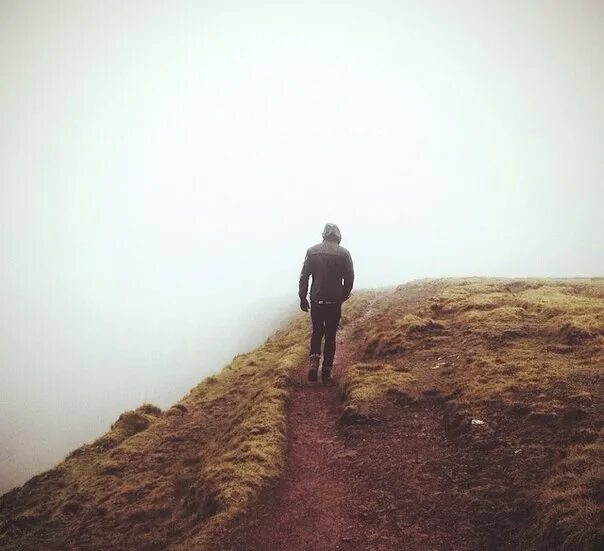 Статус ушла. Я уйду красиво а ты живи. Человек уходящий от всех. Я ухожу картинки. Он ушел навсегда картинки.