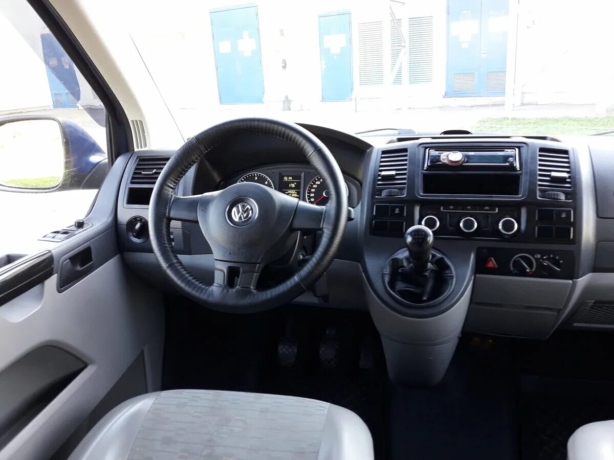 Volkswagen transporter t5 рестайлинг. Vw transporter t5 комби. Vw transporter 2010. Vw transporter long 2010. фольксваген транспортер 2010 года.