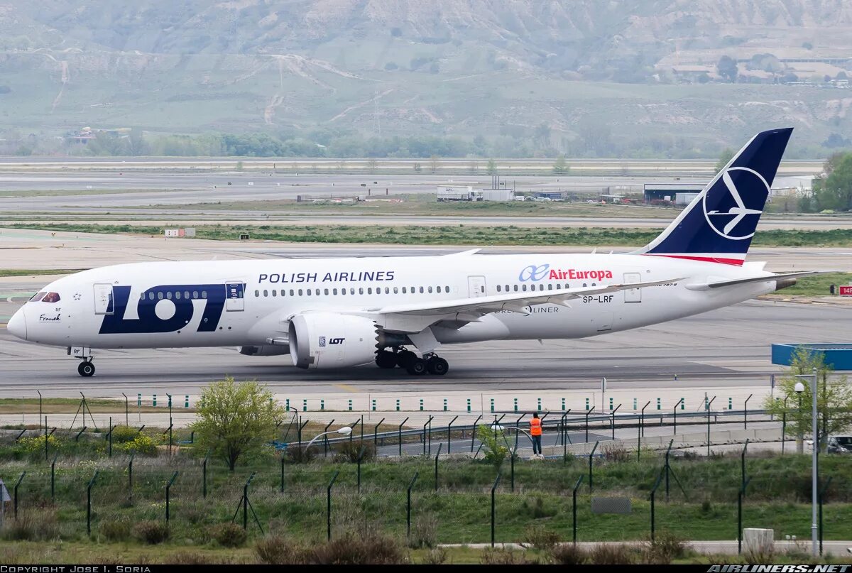 Boeing 737-400. Lot from. Польские авиалинии. Boeing 787 air europa. Большая парковка.