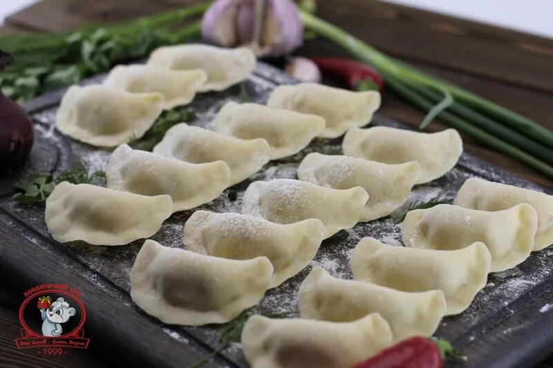 Налепить вареники с картошкой. Правильная лепка вареников с картошкой. Лепка вареников. Лепилка для вареников. Вареники с картошкой лепка красивая.