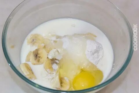 Творог с молоком и бананом