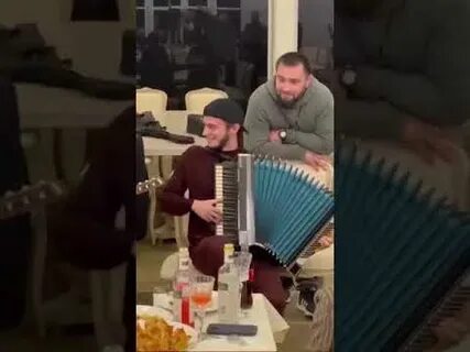 Поет на чеченском