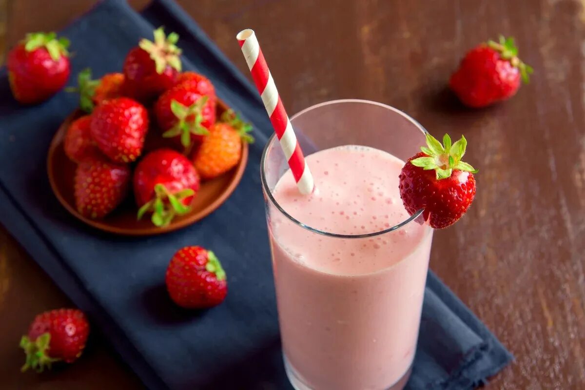 Фруктовый коктейль. Смузи лесные ягоды. Фруктово ягодный смузи. Смузи спб. Ягодный смузи с микрогрином.