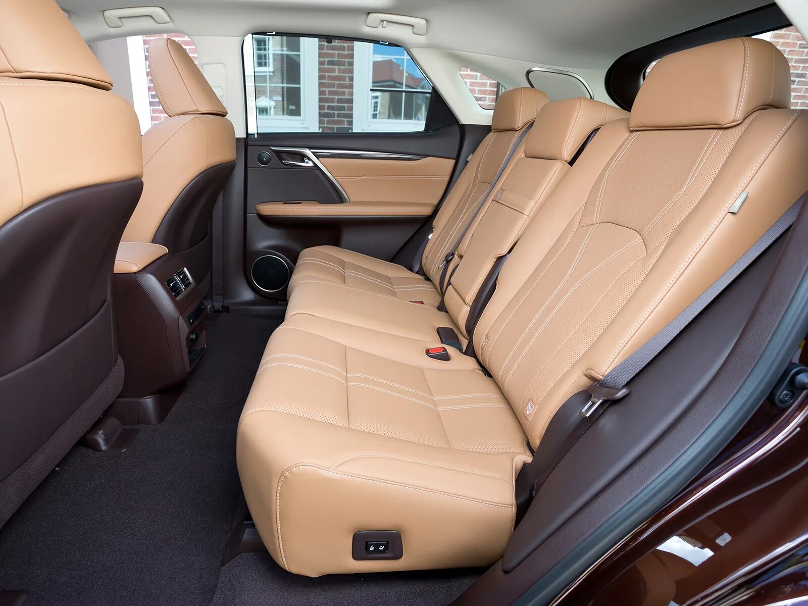Сиденья lexus rx. Lexus RX 2016 сиденья. Lexus rx300 задний ряд.