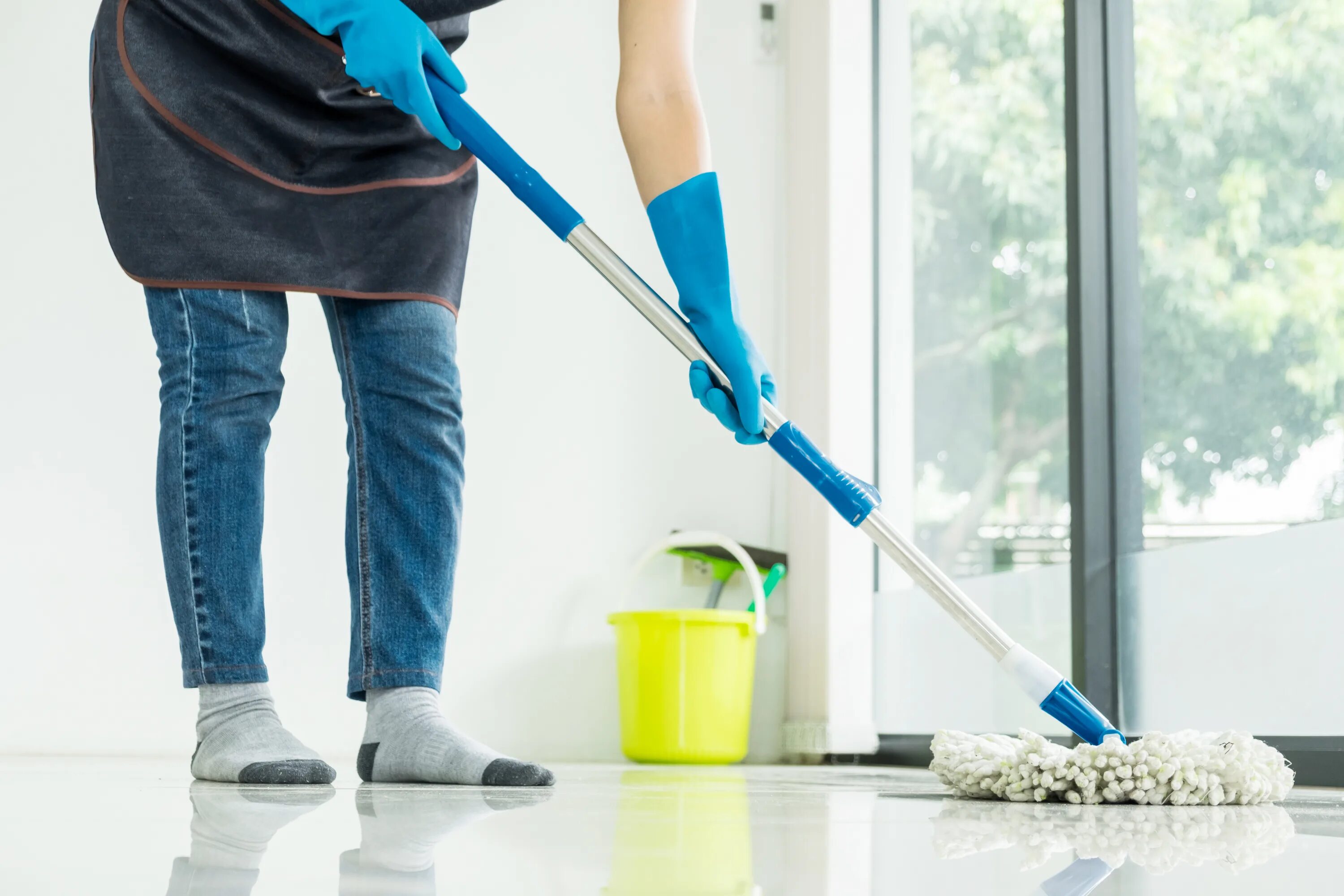 Heavy cleaning. Швабра для уборки. Мытье пола. Влажная уборка помещений. Уборка пола.