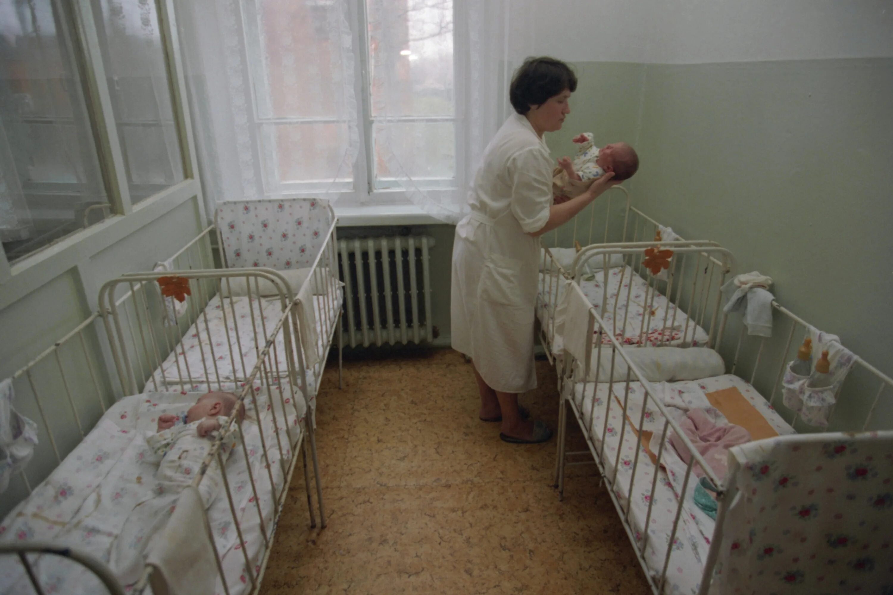 Дом малютки в Екатеринбурге. Сироты в доме малютки. Детский дом малютки. Дети в доме малютки.