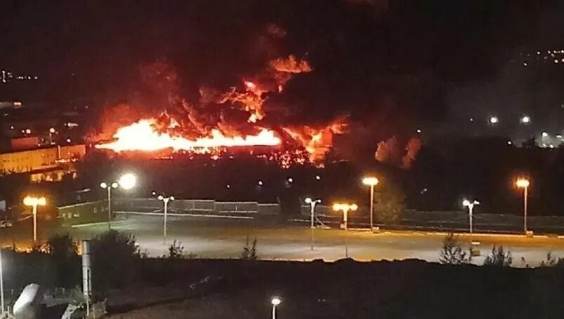 Палиж ижевск пожар. Пожар на производстве. Пожар на предприятии. Пожар в ижевске на лакокрасочном заводе. Ижевск пожар на производстве.