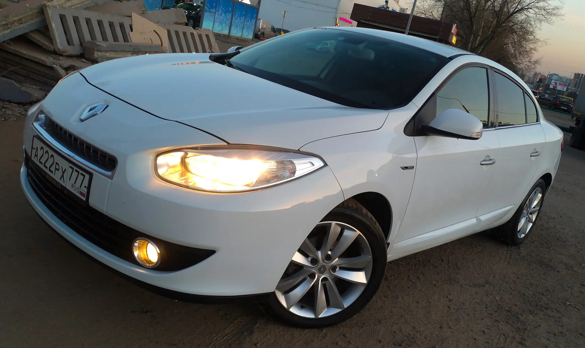 Renault Fluence r17. Renault Fluence диски r17. Reno Fluence r17. Рено Флюенс на 17 дисках. Renault fluence на дисках