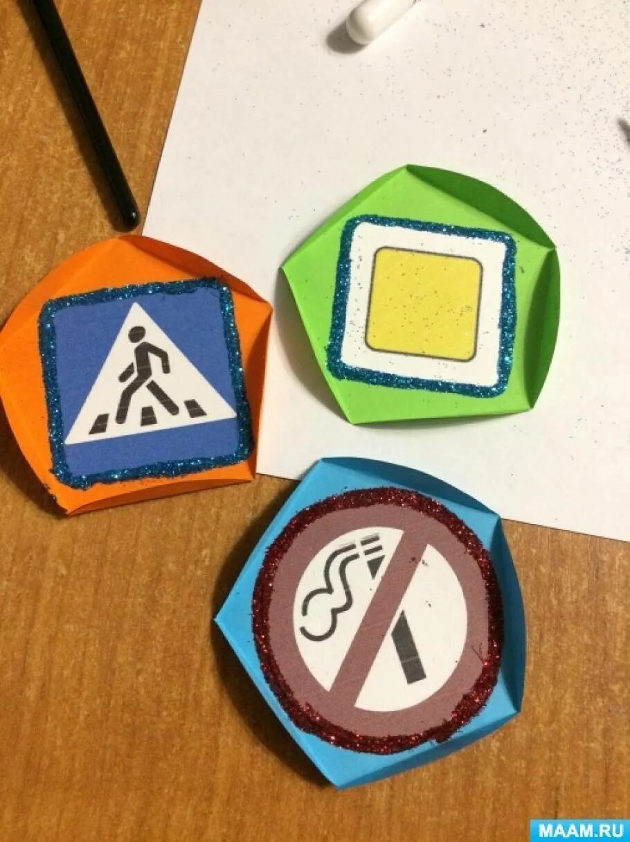 Лэпбук по пдд для дошкольников. Форма для отряда юид в доу. Мастер класс по пдд. Лэпбук полиция для детского сада. Украшение зала юид.