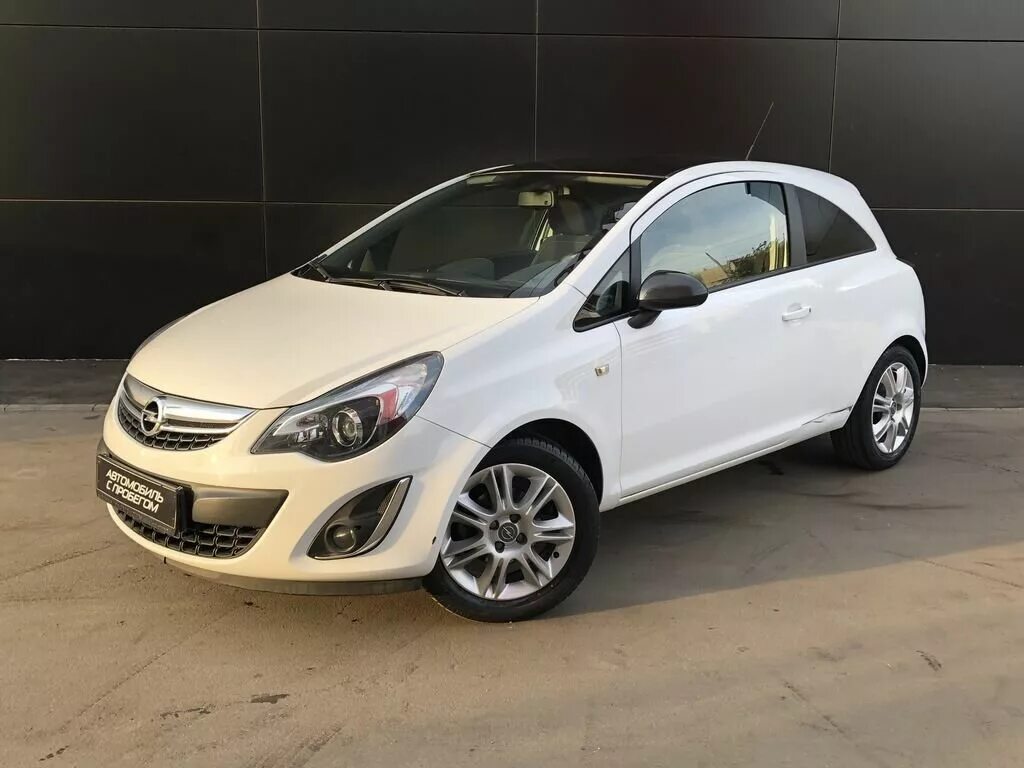 Корса автомат купить. Opel Corsa d белая. Opel Corsa 2013 1.4. Опель Корса хэтчбек 2013. Опель Корса белая 2013.