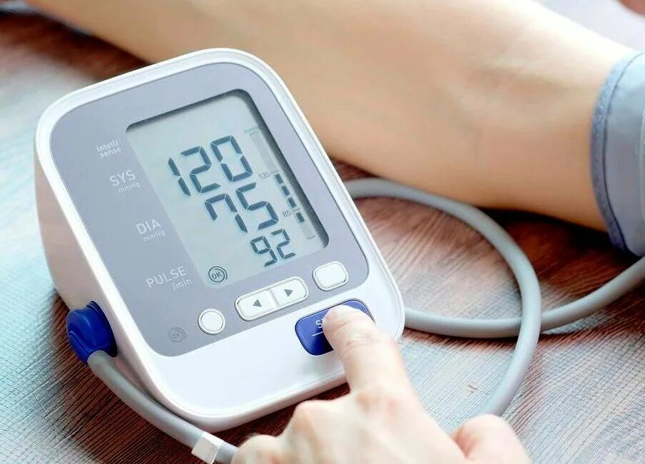 Давление 250 у человека. Давление 180. Борис прокопенко мерит давление. Артериальная гипертензия. Измерение артериального давления.