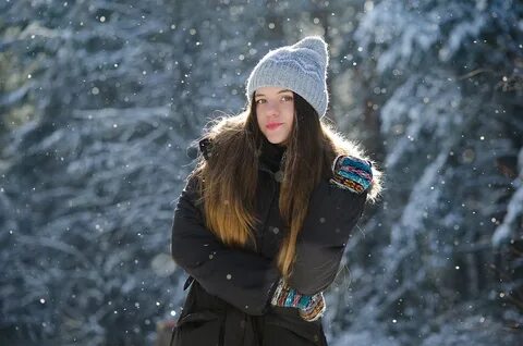 Девушки зимой на улице
