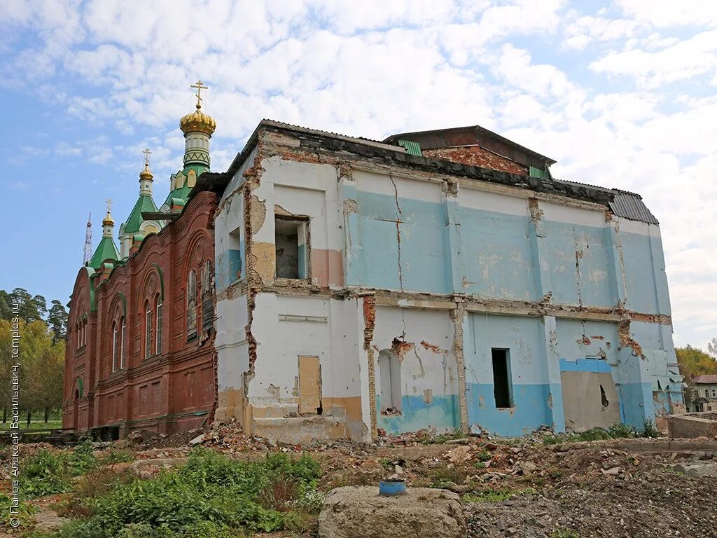 Погода в михайловске свердловской на 14 дней. Храм в Михайловске Свердловской области. Вознесенская Церковь Михайловск Свердловской области. Г Михайловск Нижнесергинский район. Нижнесергинский район город Михайловск Церковь.