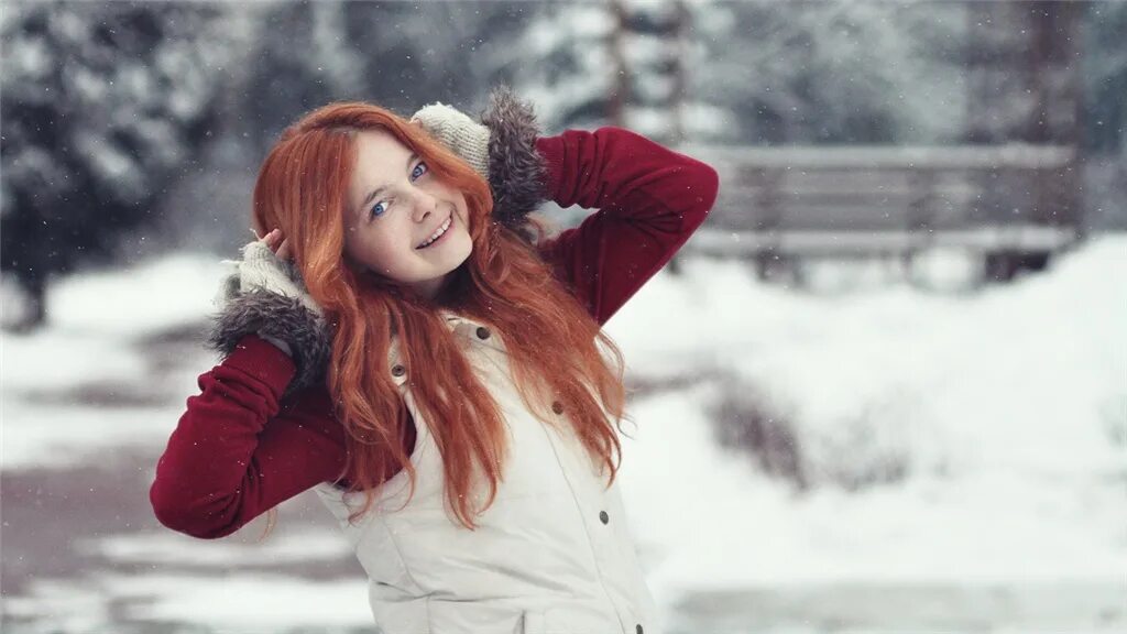 рыжая фотосессия. рыжеволосая девушка зимой. рыжая девушка улыбается. рыжие девушки. рыжая девушка зимой.