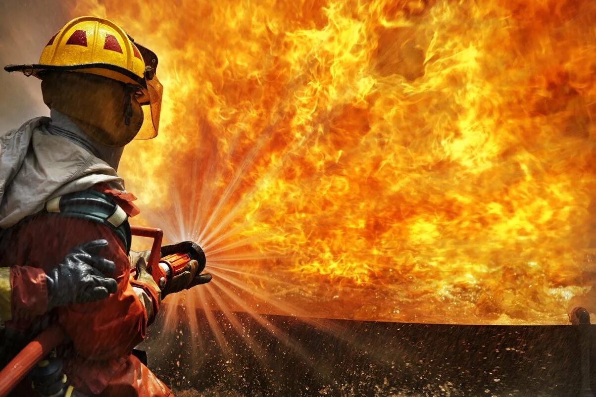 Пожарная тематика. Пожарный картинка. Фон пожарная безопасность. Пожарные на пожаре. Рабочий день пожарного