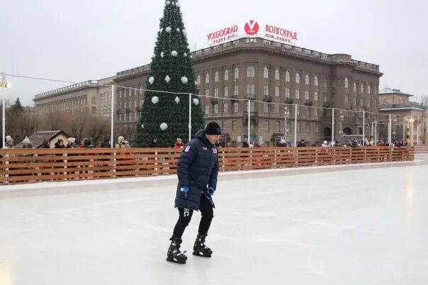 Каток в цпкио 2023. Каток лагуна волгоград. Каток цпкио волгоград. Парк у стадиона волгоград. Центральный каток волгоград.