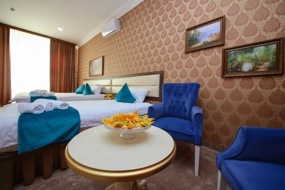 Отель глобус луга. Globus Hotel Tashkent. Кафе Глобус Луга. Гостиница Глобус ям.