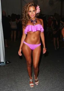 ..."ipsImage ipsImage_thumbnailed" alt="AdrienneBailon_Nicol...