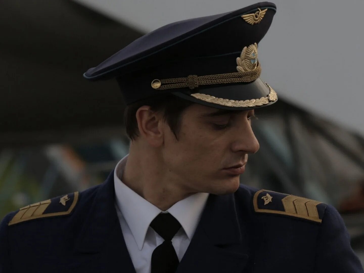 Сериал небо 2021. Сериал станислав бондаренко небо. Мелодрама про летчиков. Журавль в небе фильм 2018. Большое небо сериал 1 серия.