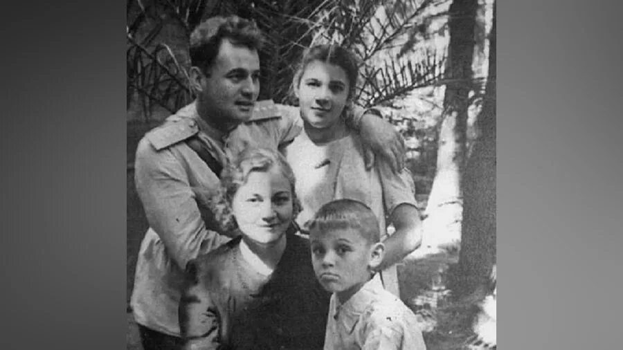 Черняховский дети. Черняховский дети. Потомки генерала черняховского. Генерал черняховский семья. Черняховский дети.